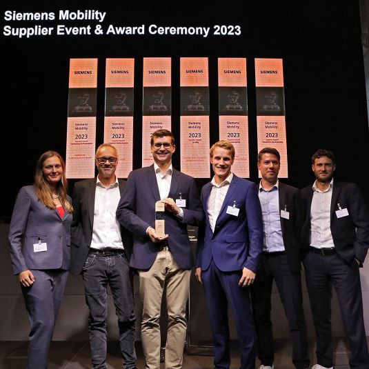 Siemens Mobility Supplier Award 2023 für Insite LMS Foto: Sabrina Späth, Carsten Berger, Florian Altmann (INSITE IT), Andreas Simader (INSITE IT), Sebastian Heger und Patrick Hoffmann